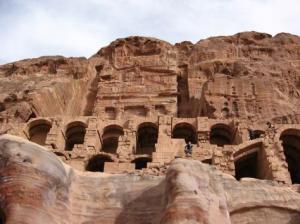 Cliff_Dwellings_in_Petra